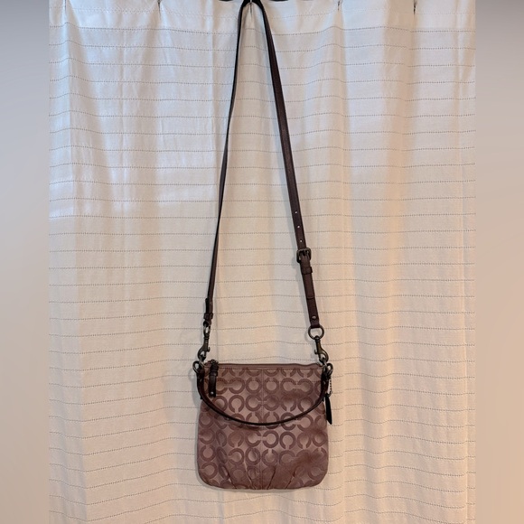 Coach Plum Signature C Crossbody Bag - Picture 1 of 8